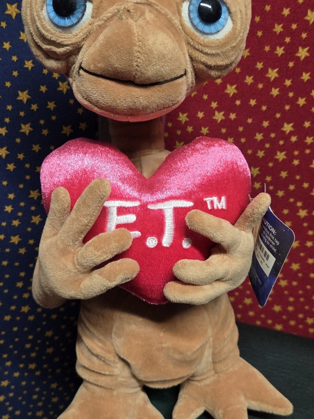**E.T. Plush Toy Holding Red Heart - Universal Studios Tag** - Picture 3 of 13